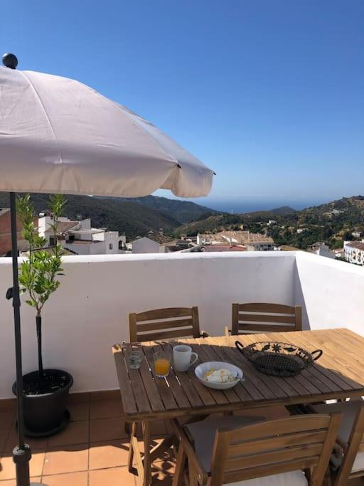 La Casa Alhambra, zonnige woning met uitzicht op bergen en zee Appartement Ojén Buitenkant foto